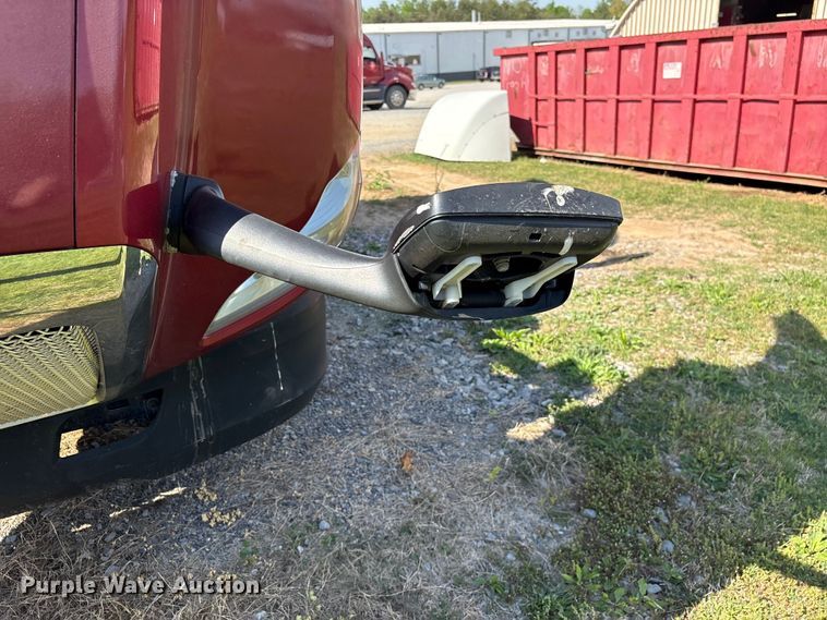 image for item EF1090 2015 Kenworth T680 semi truck