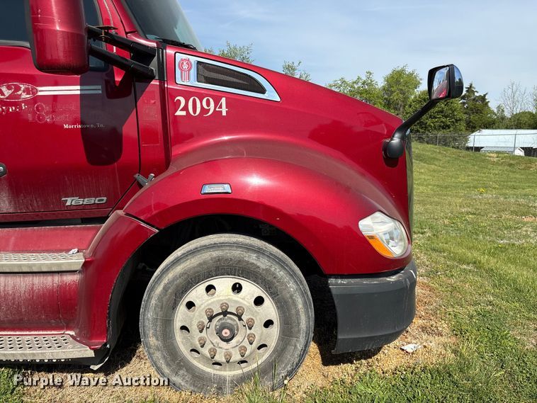 image for item EF1090 2015 Kenworth T680 semi truck