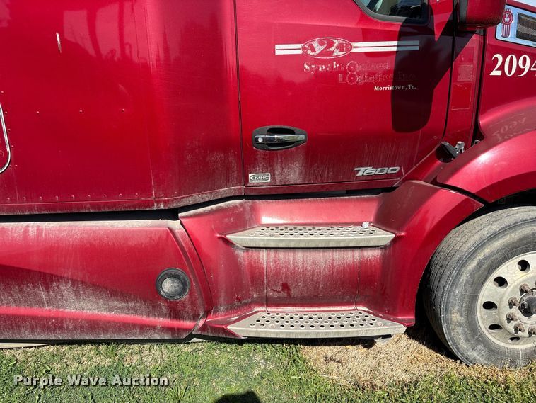 image for item EF1090 2015 Kenworth T680 semi truck