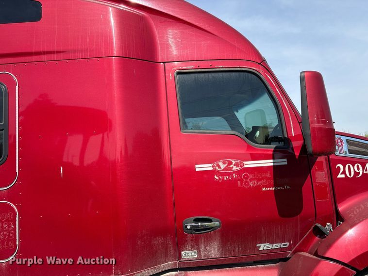 image for item EF1090 2015 Kenworth T680 semi truck