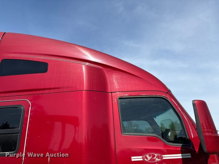 image for item EF1090 2015 Kenworth T680 semi truck