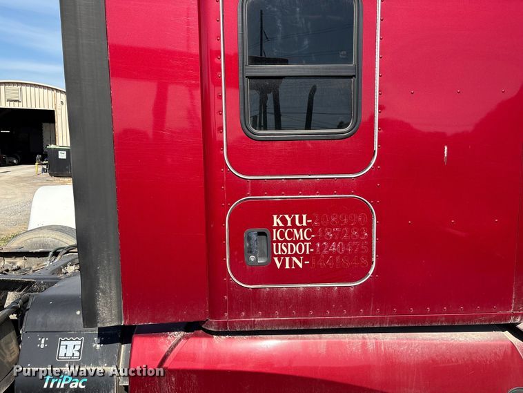 image for item EF1090 2015 Kenworth T680 semi truck