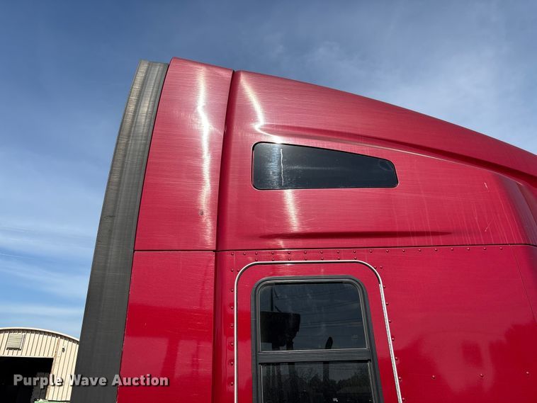 image for item EF1090 2015 Kenworth T680 semi truck