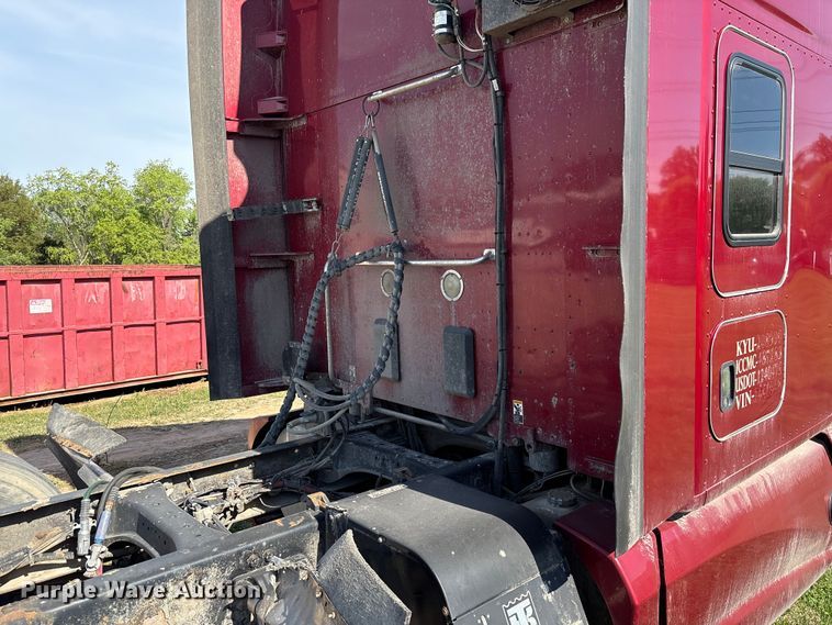 image for item EF1090 2015 Kenworth T680 semi truck