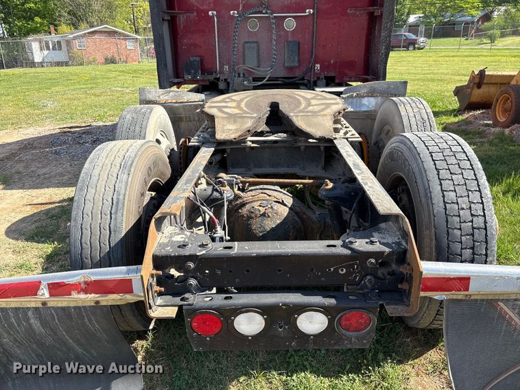 image for item EF1090 2015 Kenworth T680 semi truck