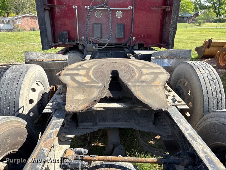 image for item EF1090 2015 Kenworth T680 semi truck
