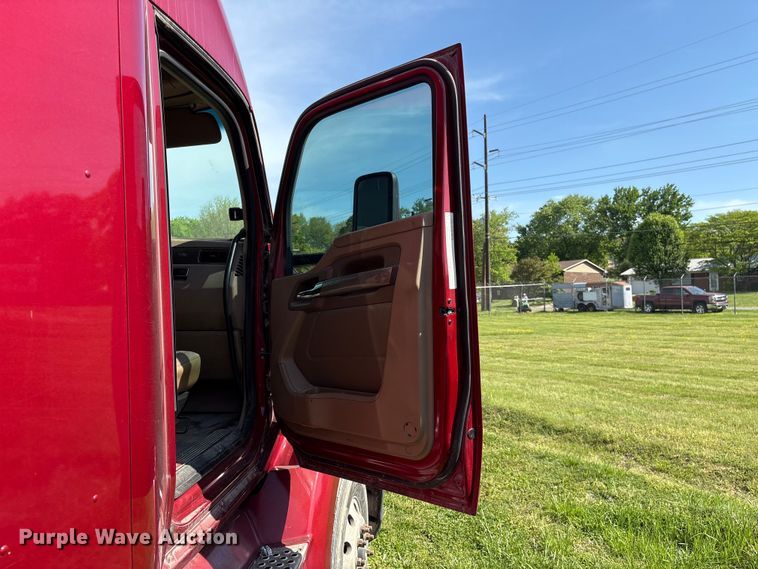 image for item EF1090 2015 Kenworth T680 semi truck
