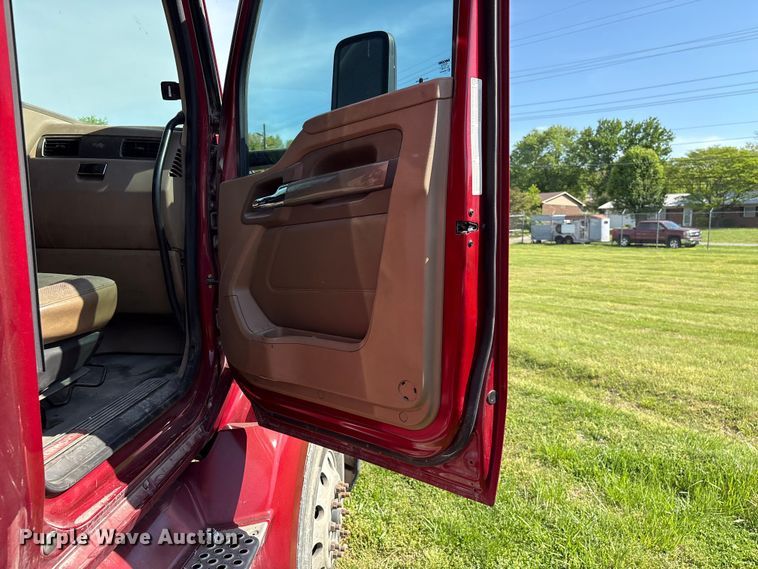 image for item EF1090 2015 Kenworth T680 semi truck