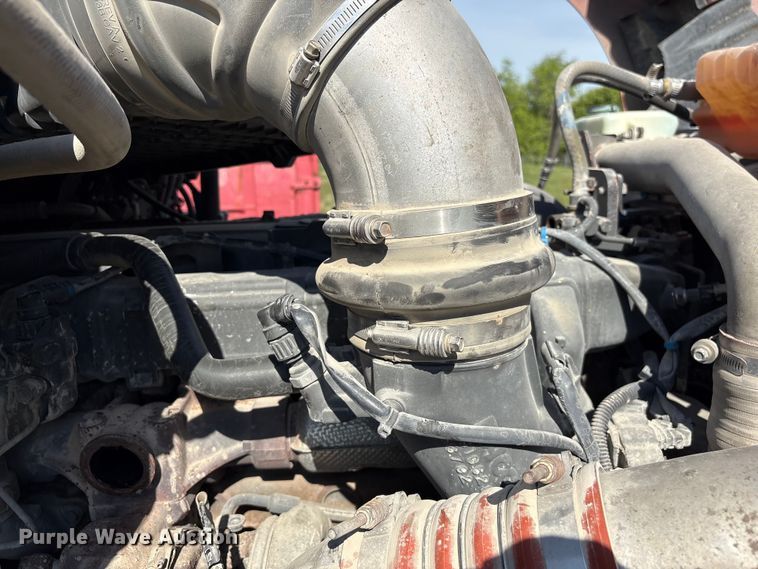 image for item EF1090 2015 Kenworth T680 semi truck