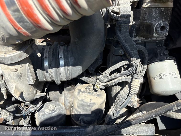 image for item EF1090 2015 Kenworth T680 semi truck