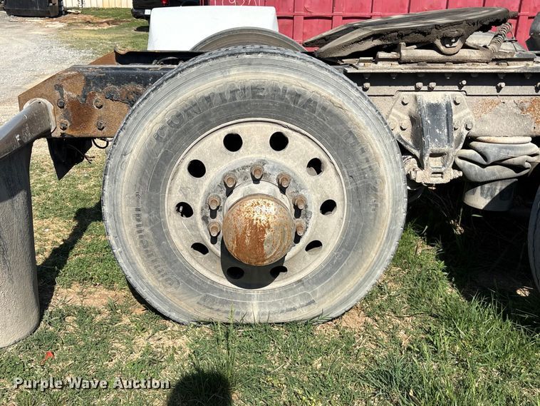 image for item EF1090 2015 Kenworth T680 semi truck