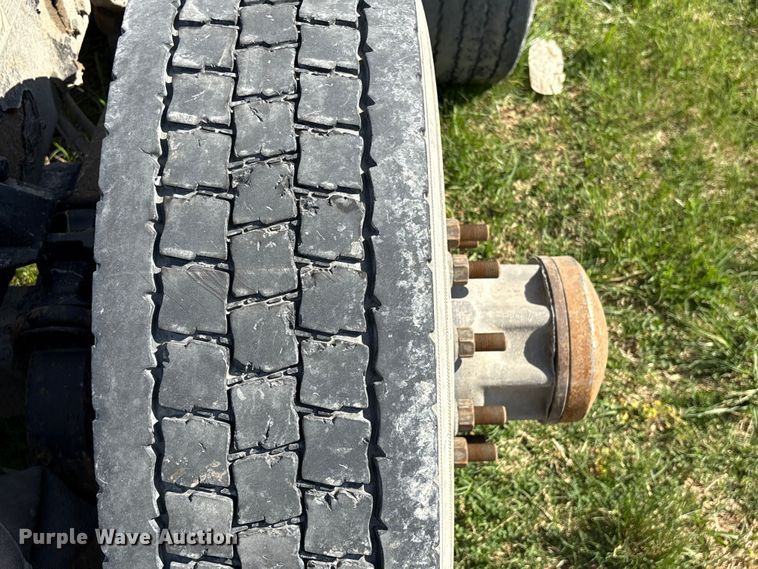 image for item EF1090 2015 Kenworth T680 semi truck