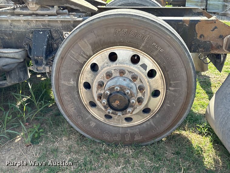 image for item EF1090 2015 Kenworth T680 semi truck