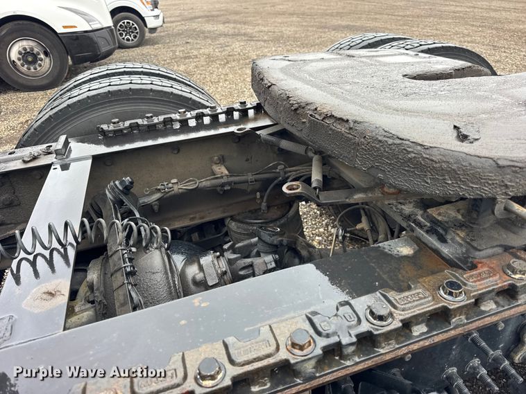 image for item EF2239 2015 Volvo VNL semi truck