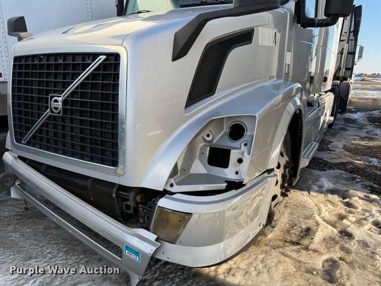 image for item EF2239 2015 Volvo VNL semi truck