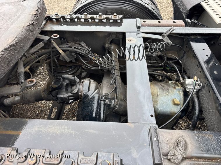 image for item EF2239 2015 Volvo VNL semi truck