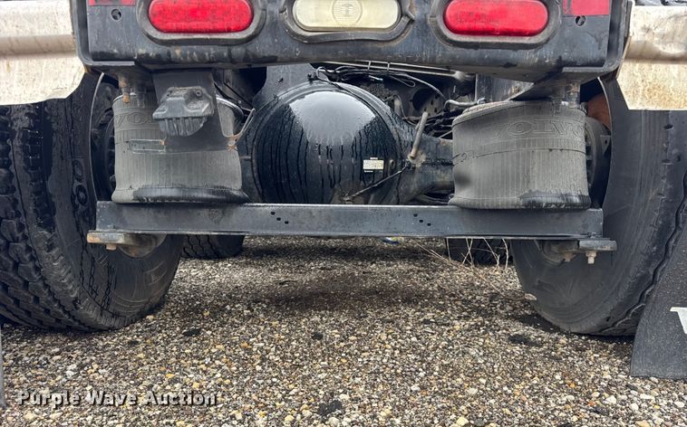 image for item EF2239 2015 Volvo VNL semi truck