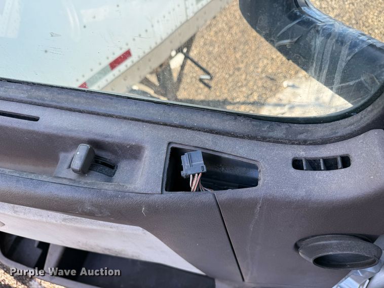 image for item EF2239 2015 Volvo VNL semi truck