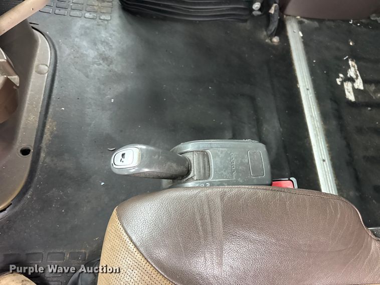 image for item EF2239 2015 Volvo VNL semi truck