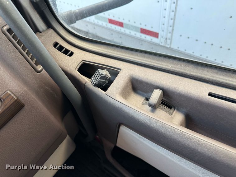 image for item EF2239 2015 Volvo VNL semi truck