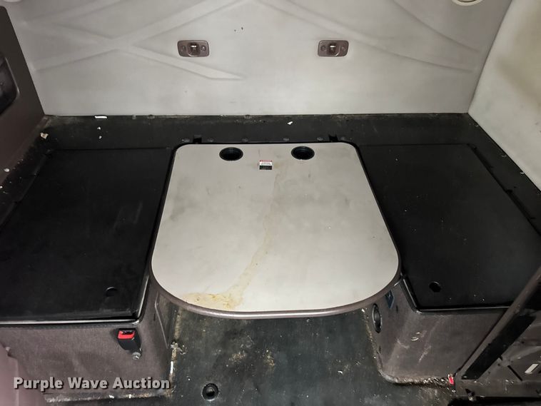 image for item EF2239 2015 Volvo VNL semi truck