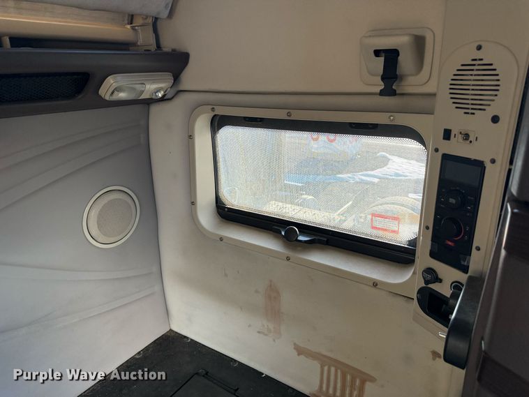 image for item EF2239 2015 Volvo VNL semi truck