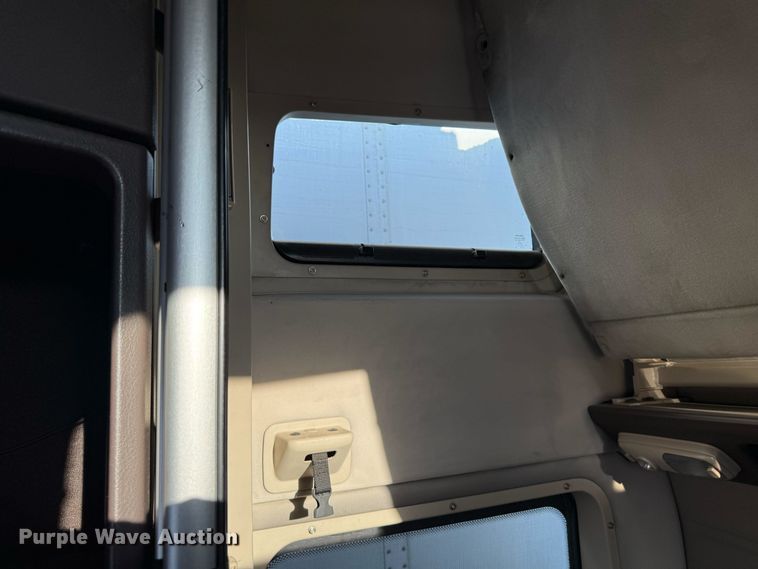 image for item EF2239 2015 Volvo VNL semi truck