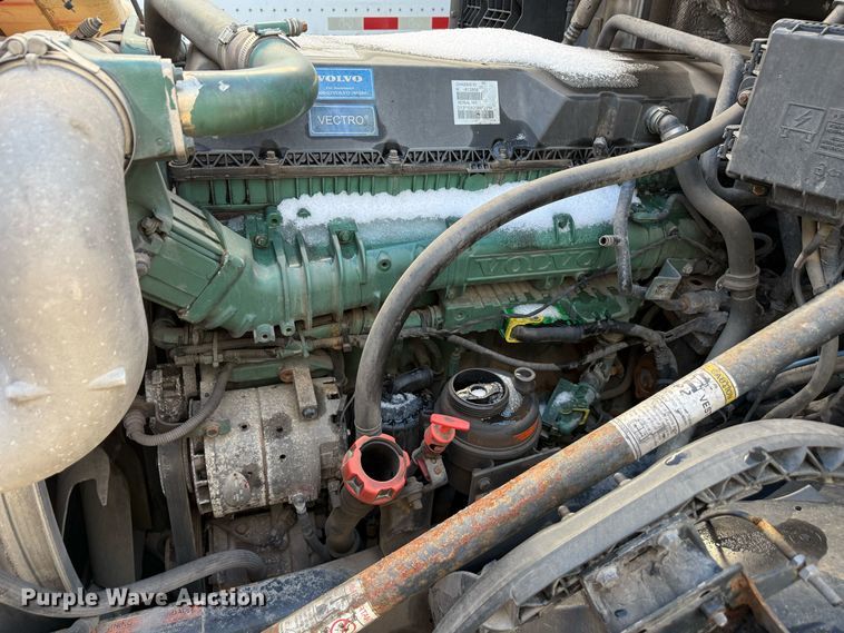 image for item EF2239 2015 Volvo VNL semi truck