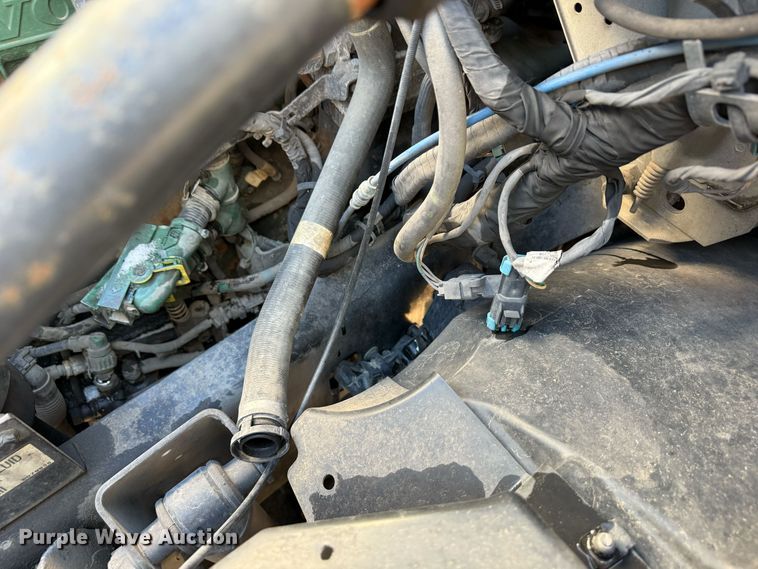 image for item EF2239 2015 Volvo VNL semi truck