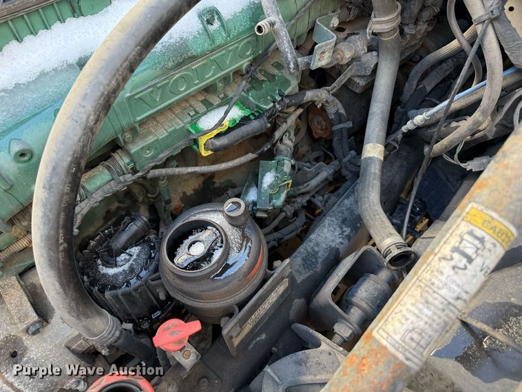 image for item EF2239 2015 Volvo VNL semi truck