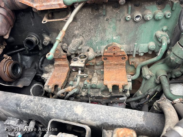 image for item EF2239 2015 Volvo VNL semi truck