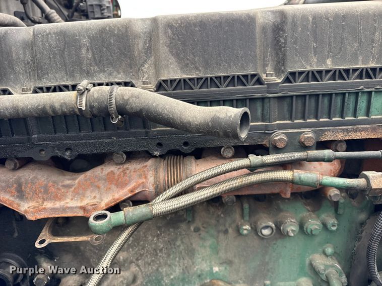 image for item EF2239 2015 Volvo VNL semi truck