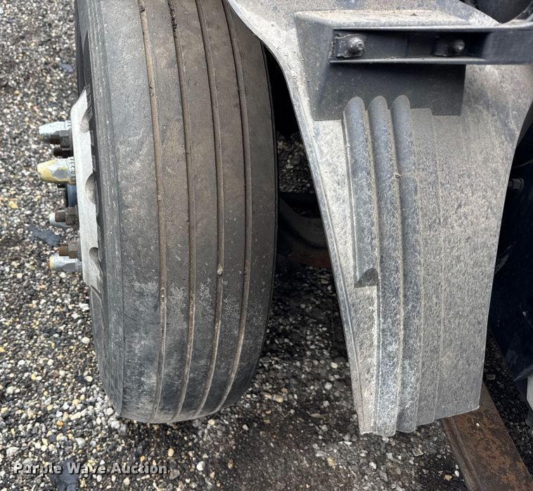 image for item EF2239 2015 Volvo VNL semi truck