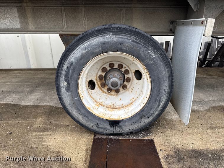 image for item EF2455 1994 East Manufacturing Corporation flatbed trailer