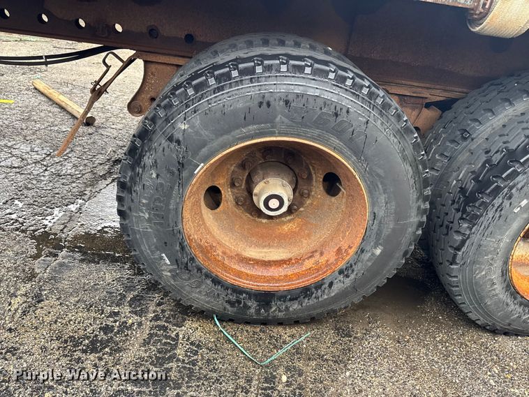 image for item EF2456 1991 Trailmobile F71T-7UAI flatbed trailer