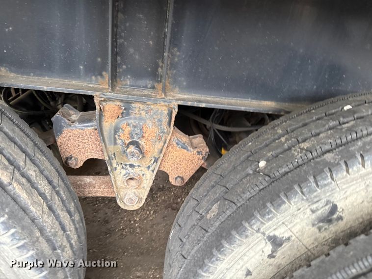 image for item EF2457 1999 Armor ATF240 flatbed trailer