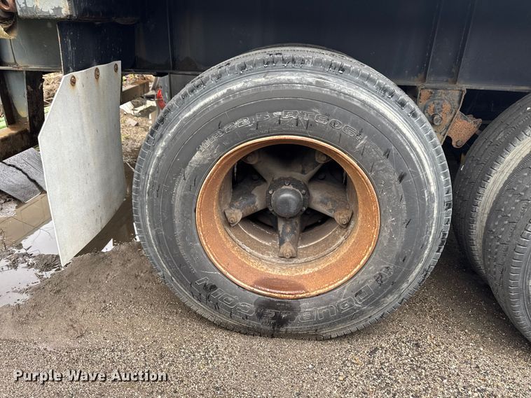 image for item EF2457 1999 Armor ATF240 flatbed trailer