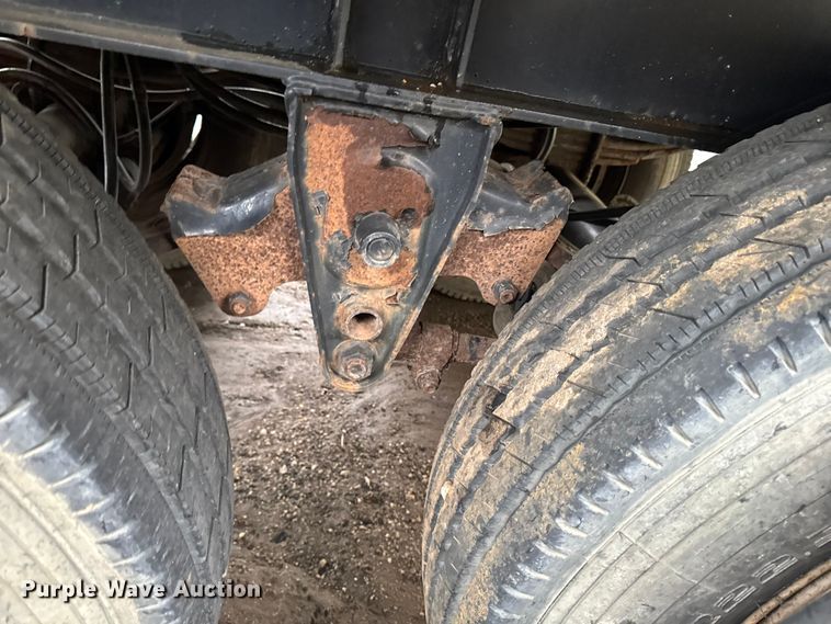 image for item EF2457 1999 Armor ATF240 flatbed trailer