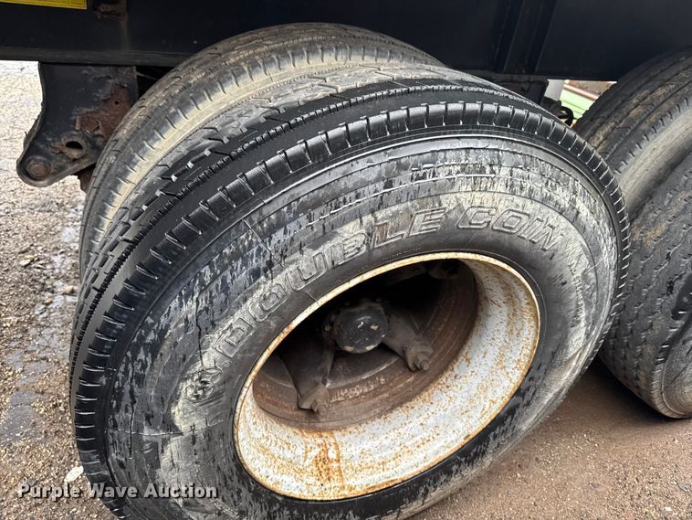image for item EF2457 1999 Armor ATF240 flatbed trailer