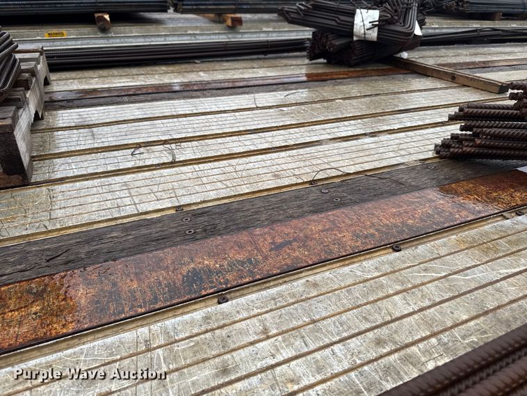 image for item EF2458 2006 Transcraft TL-2000N W2 flatbed trailer
