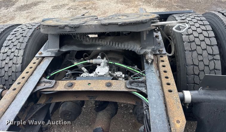 image for item EG1781 2013 Freightliner Cascadia  semi truck