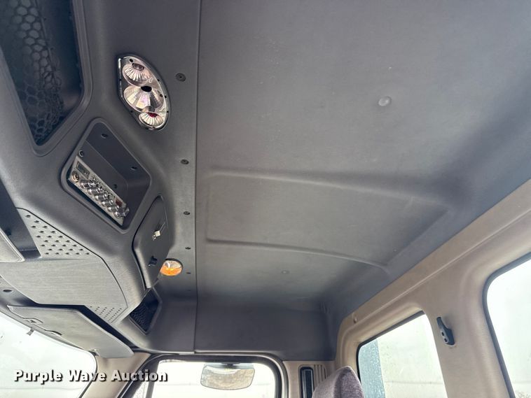 image for item EG1781 2013 Freightliner Cascadia  semi truck