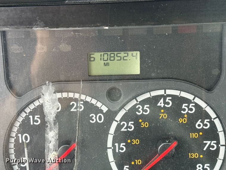 image for item EG1781 2013 Freightliner Cascadia  semi truck