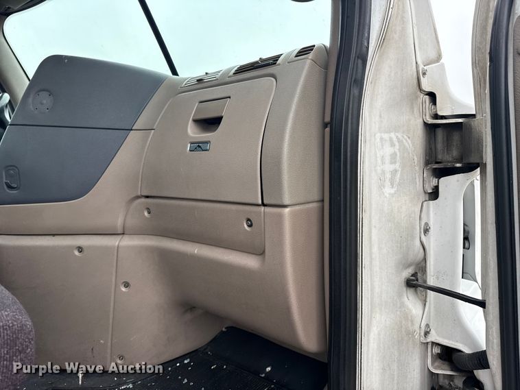 image for item EG1781 2013 Freightliner Cascadia  semi truck