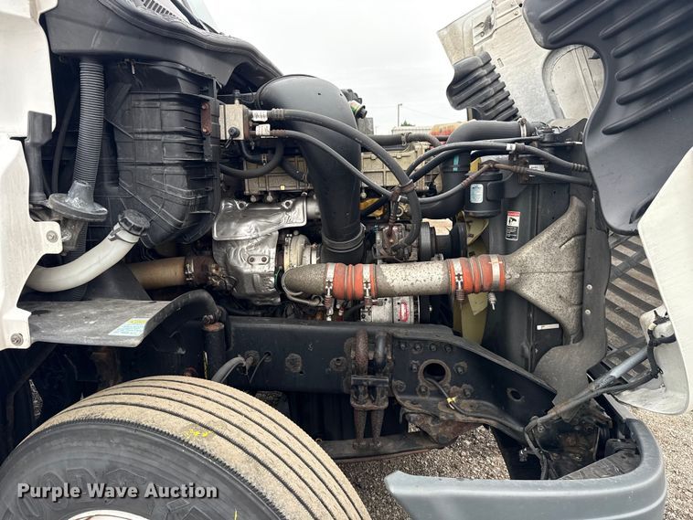 image for item EG1781 2013 Freightliner Cascadia  semi truck