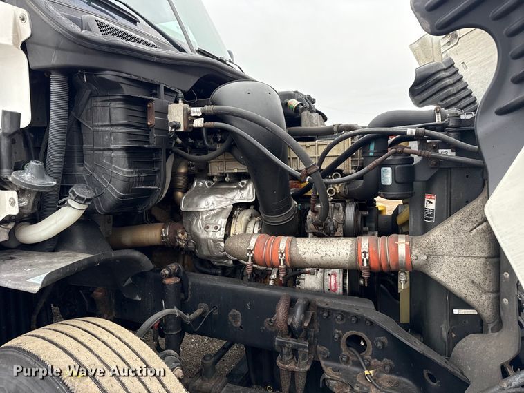 image for item EG1781 2013 Freightliner Cascadia  semi truck