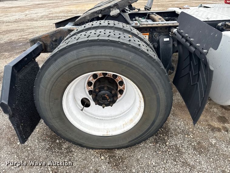 image for item EG1781 2013 Freightliner Cascadia  semi truck