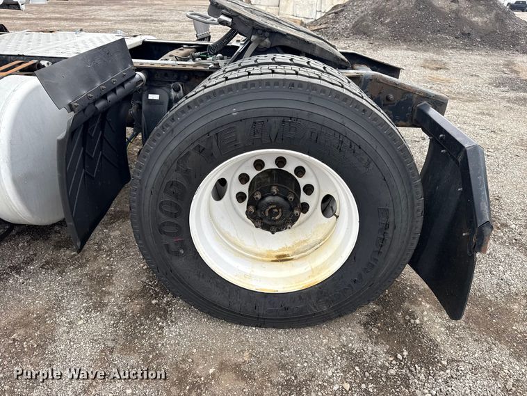 image for item EG1781 2013 Freightliner Cascadia  semi truck