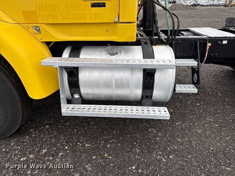 image for item EG2165 2007 Sterling Truck A9500 Series semi truck