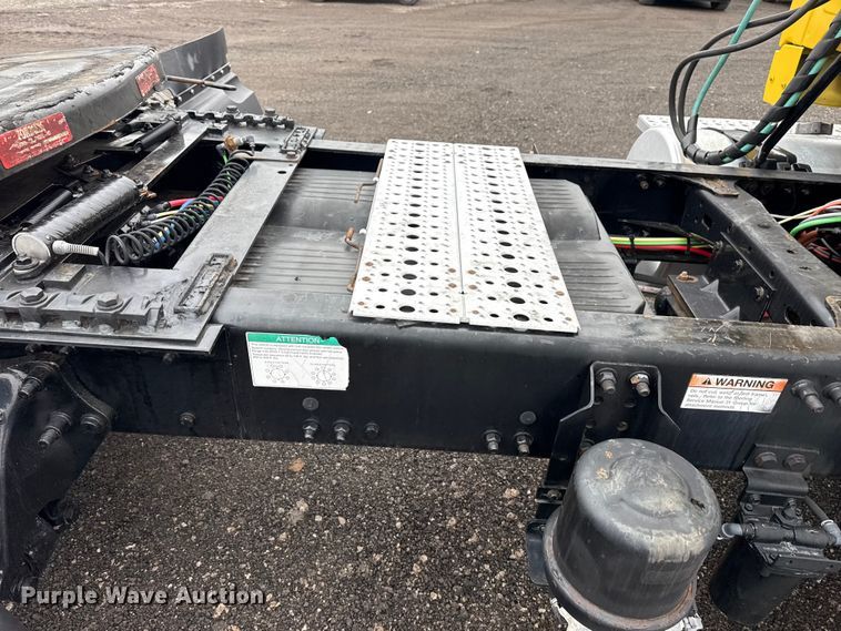 image for item EG2165 2007 Sterling Truck A9500 Series semi truck